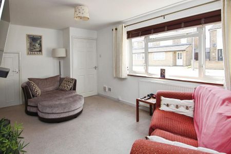 3 bedroom semi-detached house to rent - Photo 2