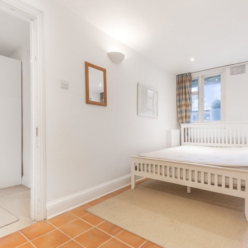 Flat to rent - Shooters Hill Road, London, SE3 - Photo 1