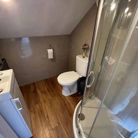 1 bedroom in a house share to rent - Photo 4
