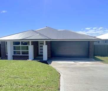 MODERN 4 BEDROOM HOME IN POTTERS LANE - Photo 1