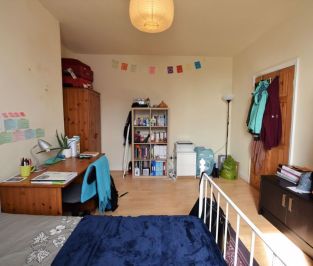 4 bedroom House in Lumley Place, Burley - Photo 4