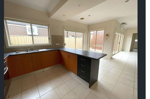 Modern Lifestyle in Prime location! - Photo 1