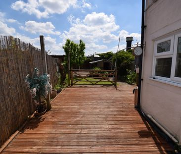 Three bedroom House two bathrooms close to King George Hospital - Photo 6