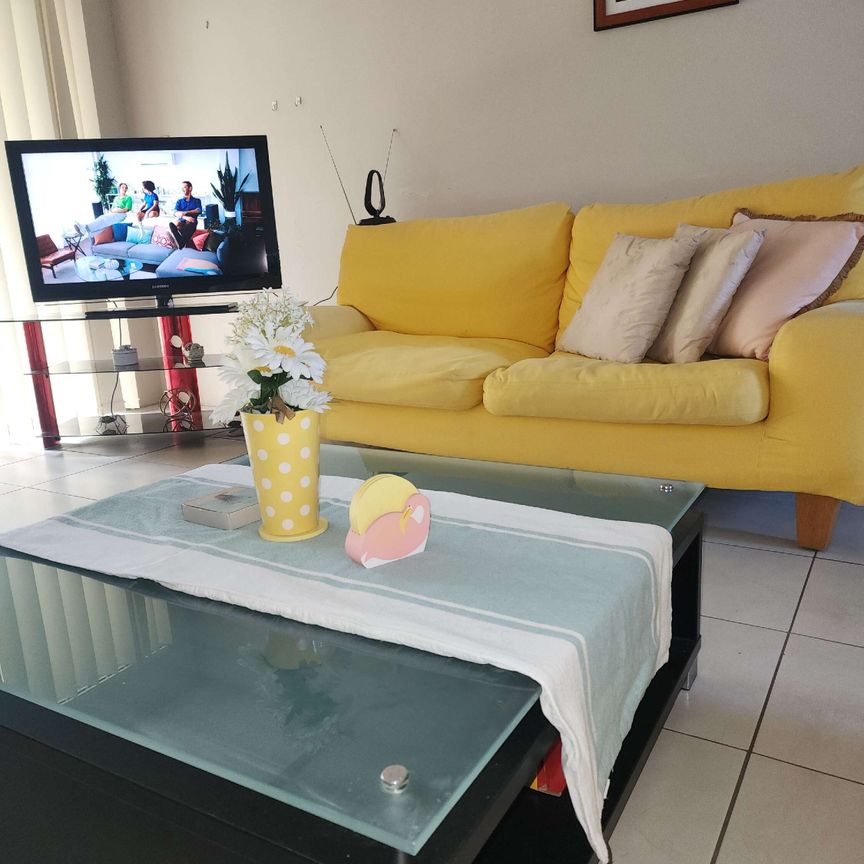 Surfers Paradise - Photo 1