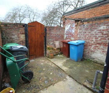 Terraced House to rent on - Photo 3