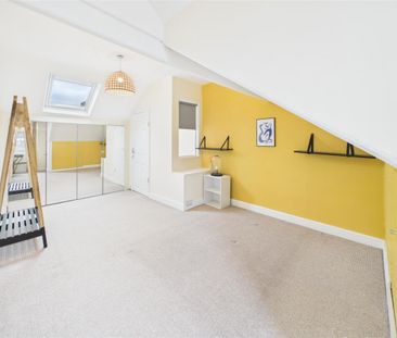 3 bedroom Terraced House to rent - Photo 2