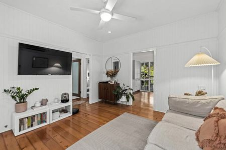 Charming Bardon Retreat with Leafy Views - Photo 4