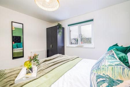 Room 4 – Nuneaton - Photo 2