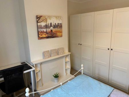 COUPLES WANTED! Room 1: 46 George Road, Guildford, GU1 4NR - Photo 5