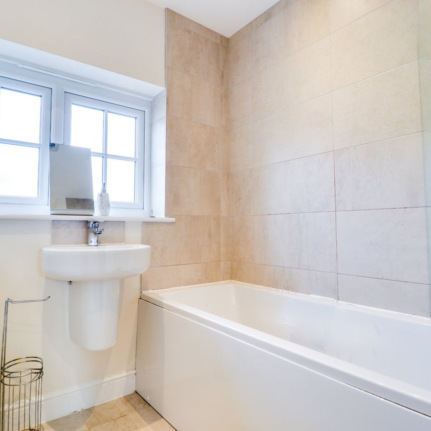 4 bedroom terraced house to rent - Photo 1