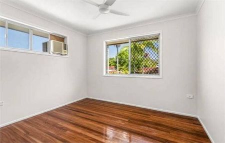 Family friendly Brick home with modern comfort - Photo 4