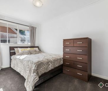 Cute Two Bedroom - Photo 4