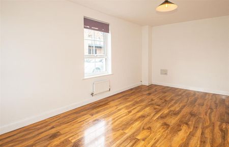 4 bedroom semi-detached house to rent - Photo 2