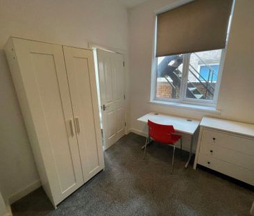 3 bedroom apartment to rent - Photo 3