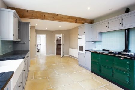 6 bedroom detached house to rent - Photo 4