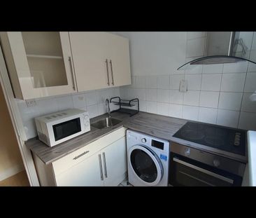 Room in a Shared Flat, London, SE8 - Photo 1