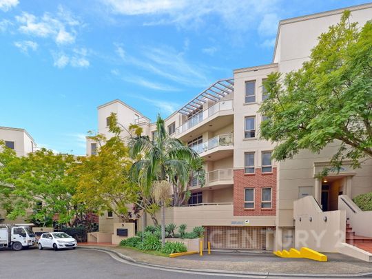 Bright, Spacious Apartment Offering Tranquil Bayside Living - Photo 1