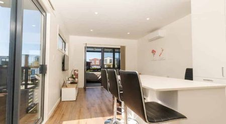 Trendy and near new - Photo 3