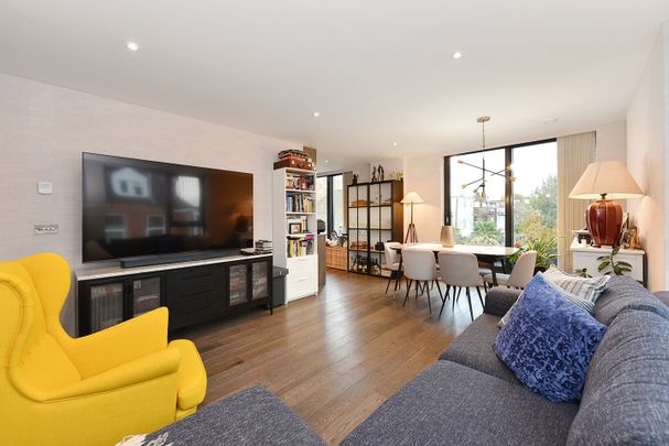 3 Bed Flat, Essex Park Mews, W3 - Photo 1