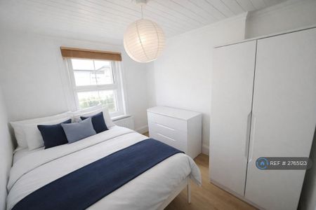 4 bedroom terraced house to rent - Photo 2