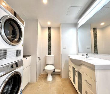 Renovated Surfers Beachside Beauty! - Photo 4