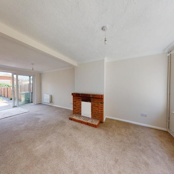 4 bedroom semi-detached house to rent - Photo 1