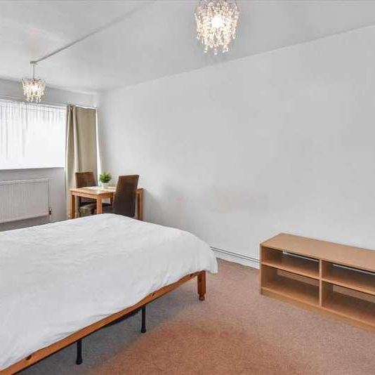 Chiswick Terrace, London, Chiswick, W4 - Photo 1