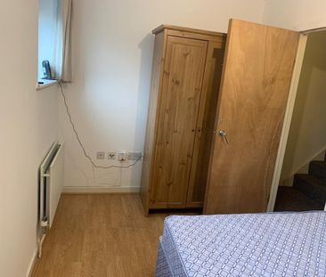 Room in a Shared House, Follett Street, E14 - Photo 6