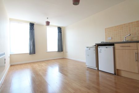 1 bed flat to rent in Westover Road, Bournemouth, BH1 - Photo 4