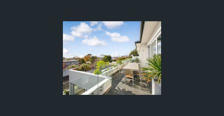 Stunning Penthouse with Pool, amazing views and separate nanny/guest Accommodation - Photo 5