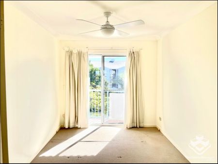 A resort style 2 bedroom apartment plus study in ideal location - Photo 4