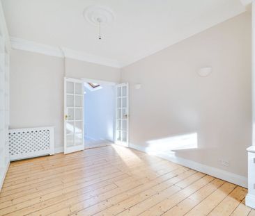 A large four double bedroom family home situated on a prime residen... - Photo 3