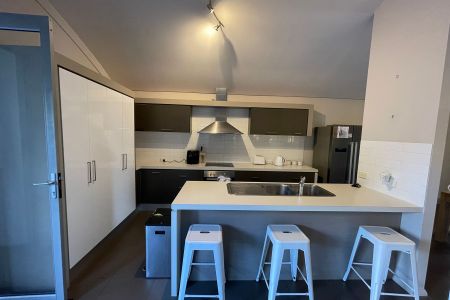 STYLISH & SECURE! - Photo 4