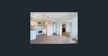 Charming Cottage Style Home. - Photo 5