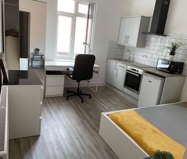 Studio to rent - Photo 1