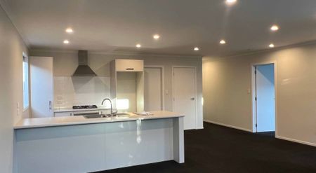 Sunny 3 bedroom house for rent! - Photo 4