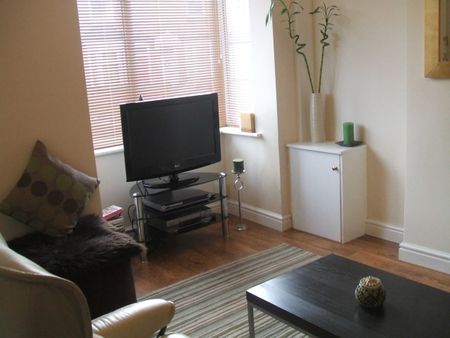 2 Bed Terraced House, Gladys Road, B67 - Photo 2