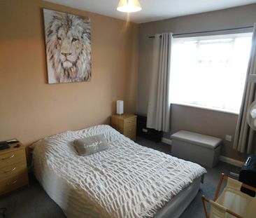 Terraced House to rent on - Photo 2