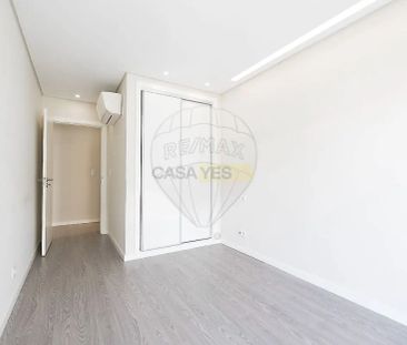 Apartment T3 in Póvoa de Santo Adrião e Olival Basto, Odivelas - Foto 1