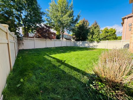 For Lease - 2449 Tesla Crescent, Oakville, Ontario - Photo 5