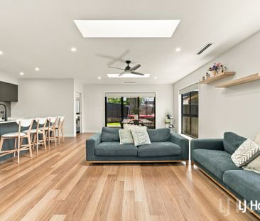 Fantastic 4 Bedroom Ensuite house in Googong - Photo 3