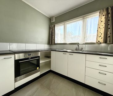 Two Bedroom Townhouse in Elderslea - Photo 3