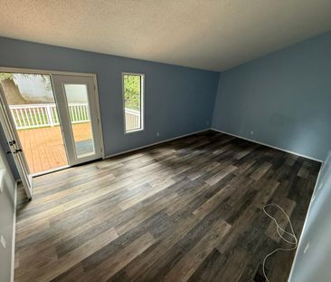 Home with Two Shops in the City! - Photo 1