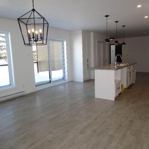 Grand Logement 4 1/2 à louer 1 juillet - Photo 2