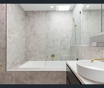 Live in luxury and convenience in this exquisite home - Photo 4