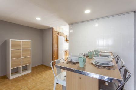 Spacious room in Valencia - Photo 3