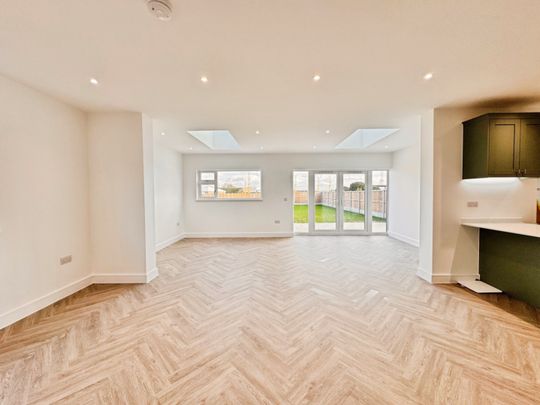 Southend Road, Rochford - Photo 1