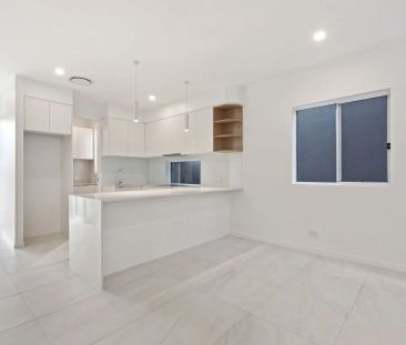 Don't Miss This Modern Coastal Home – Pool, Aircon, Prime Location! - Photo 5
