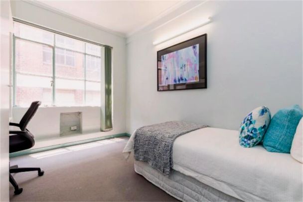 5 Bedroom Apartment Whole apartment - Photo 1