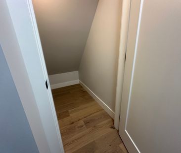 Delta Coach House – Brand New, Private Entry, Great Location - Photo 4